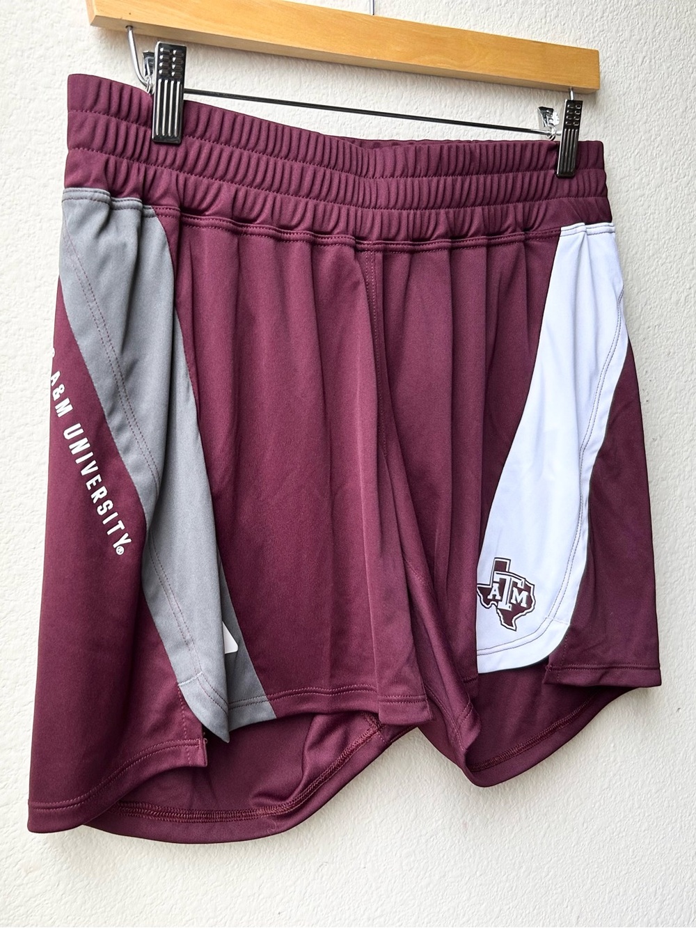 NWT Adidas Texas A&M Team Maroon White Women's D4T Knit Training Short Sz S - Picture 3 of 11